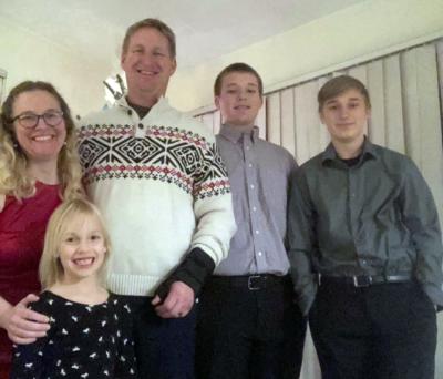 Dykman fam.jpg Emily Dykman and family