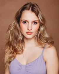 Helen Riddle Headshot